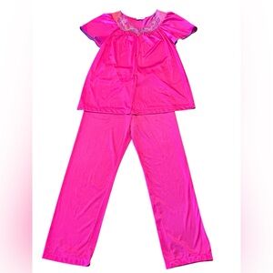 Vintage Vanity Fair Women’s Bright Pink Embroidered Pajama Set Small
